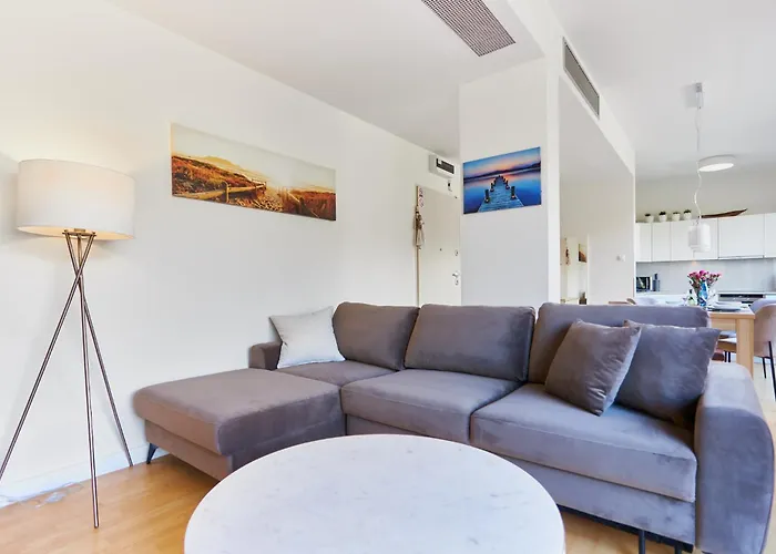 Golden Tulip Penthouse 53